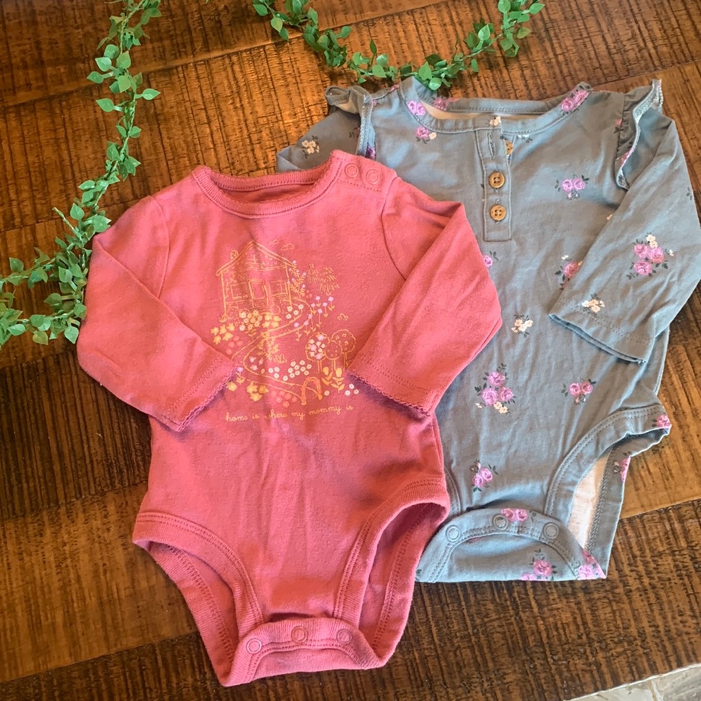 Set of 2 bodysuits from carters 3M